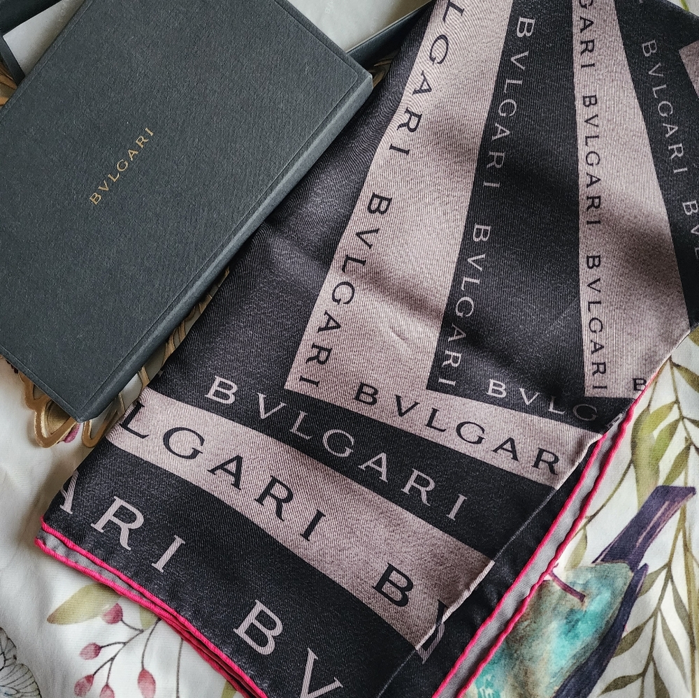 SOLD AUTHENTIC BVLGARI Scarf - Picture 11 of 12